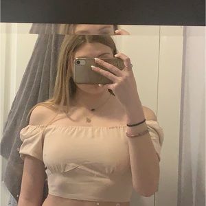 Cropped puffy sleeved lace up top